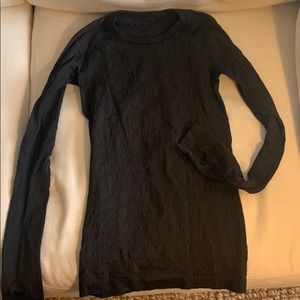 Lululemon running long sleeve black size 4